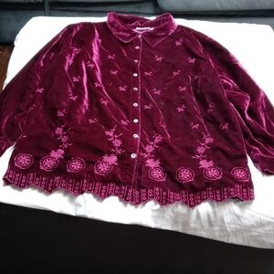 White Stag womens 26W/28W (46-48) button down velvet feel long sleeved blouse.